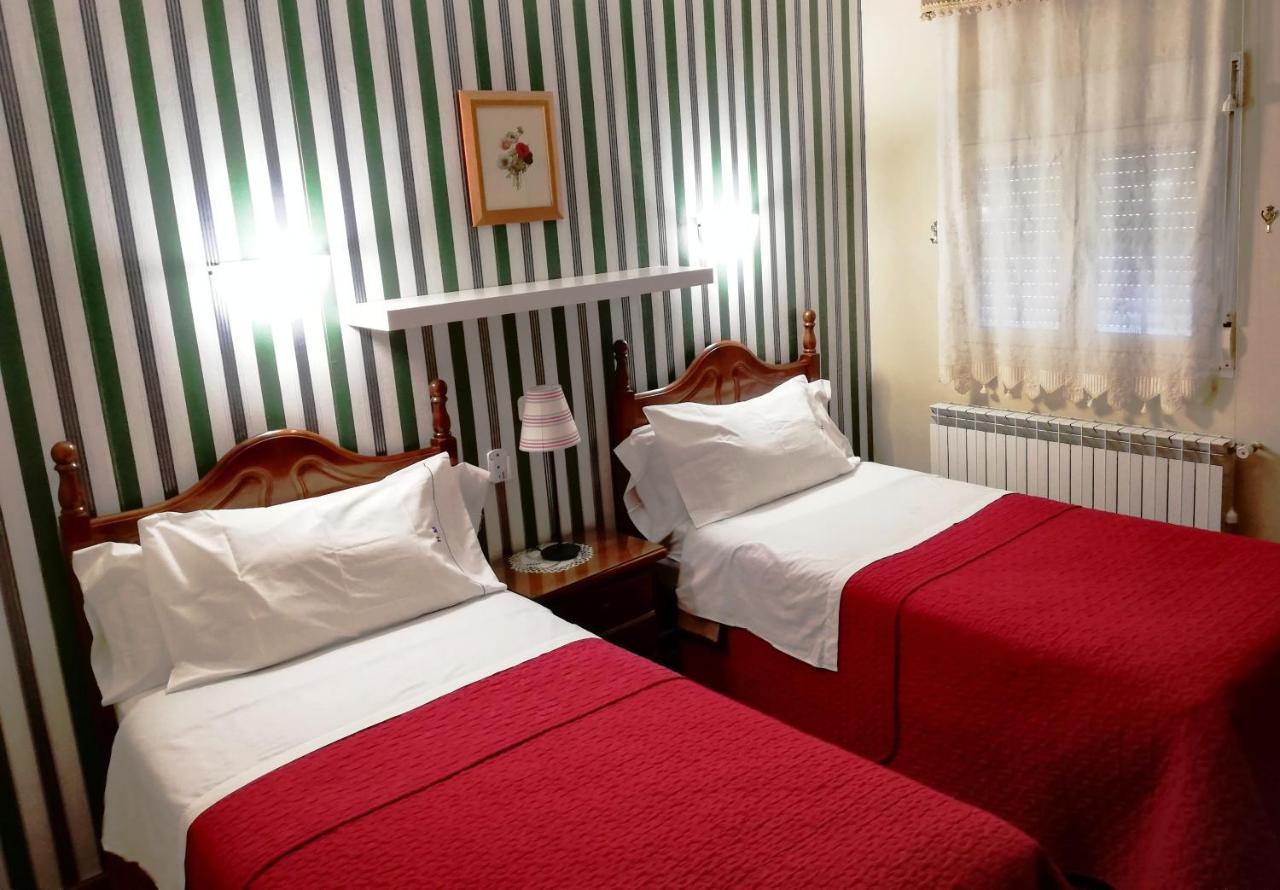 Hostal Martin - Sanabria Ribadelago エクステリア 写真