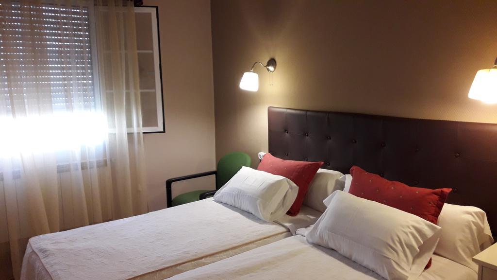 Hostal Martin - Sanabria Ribadelago エクステリア 写真