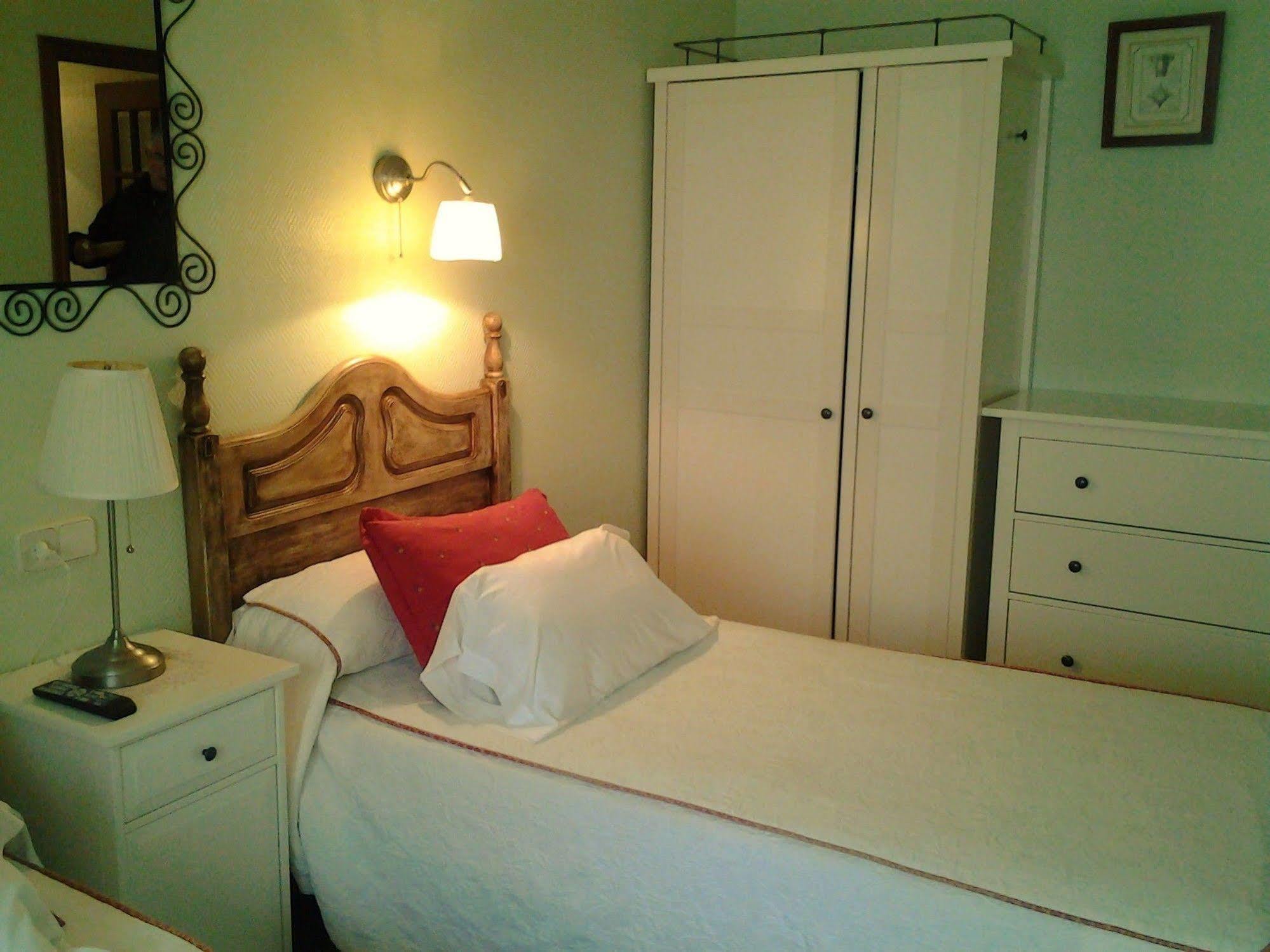 Hostal Martin - Sanabria Ribadelago エクステリア 写真