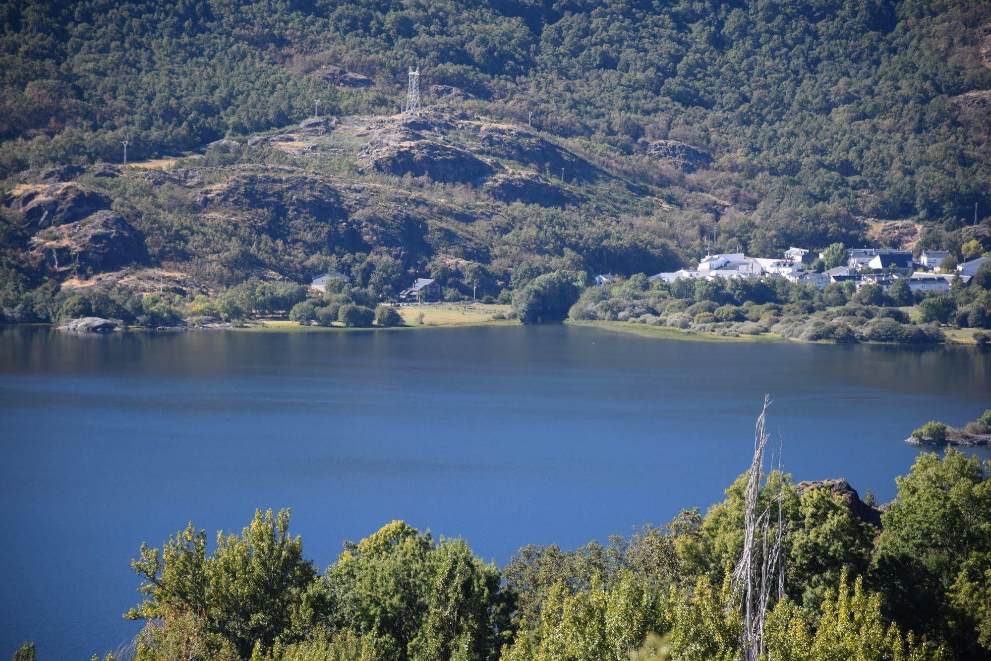 Hostal Martin - Sanabria Ribadelago エクステリア 写真